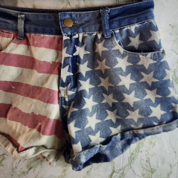 Grayson Denim Stars & Stripes Shorts - Picture 4 of 9